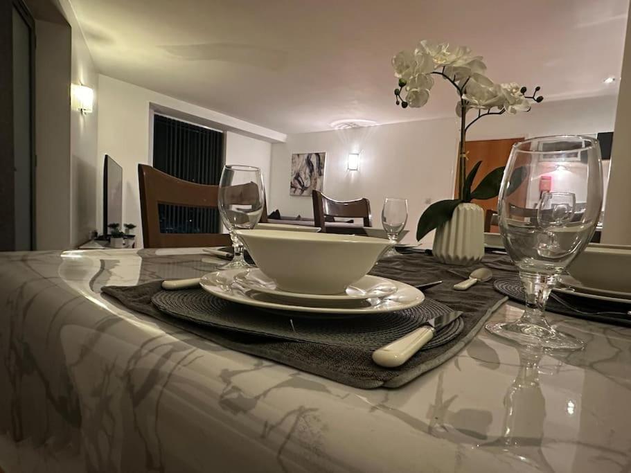 Modern 2-Bedroom Apartment In Sheffield City Centre With Balcony, 2 Bathrooms & 4K Smart Tv - Sleeps 6 Exterior foto